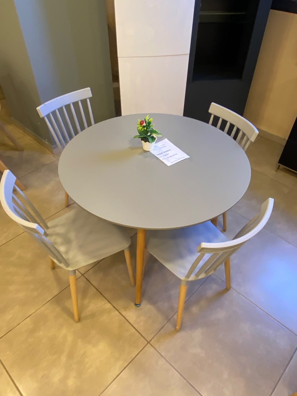 TABLE RONDE